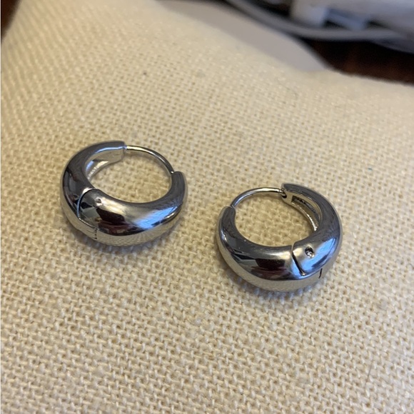 Huggie hoop earrings - Picture 2 of 3